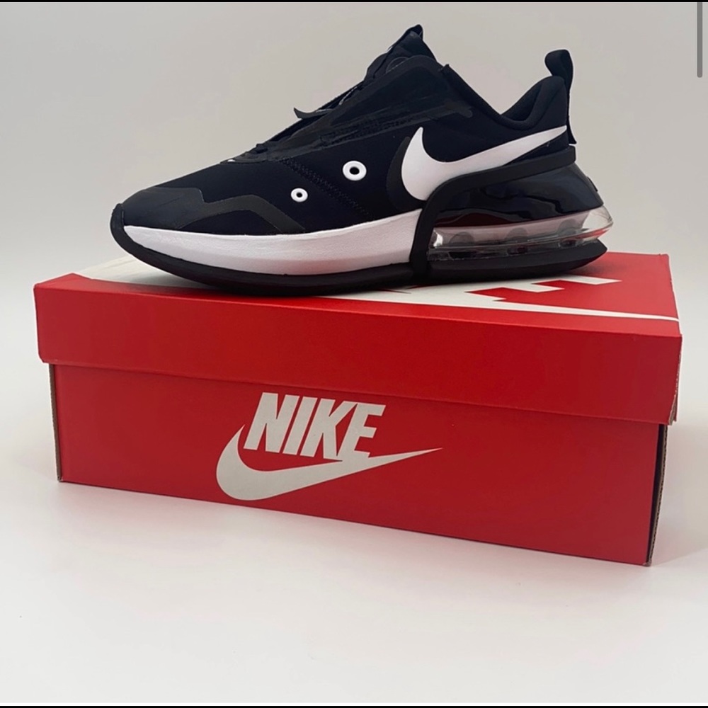 Black Nike Air Max - lightly worn